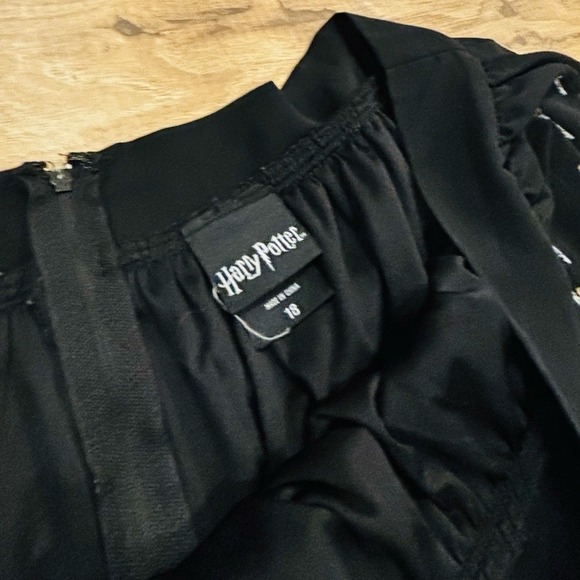 Hot Topic Harry Potter Hogwarts Great Hall Chiffon SkirtSize 18 | Junior - Picture 7 of 7